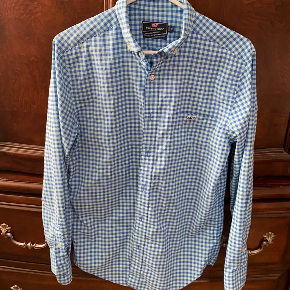 Men’s Vineyard Vine’s dress shirt